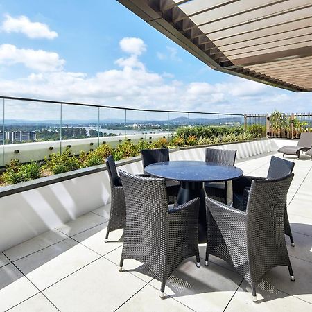 Meriton Suites Canberra Exterior foto The rooftop garden