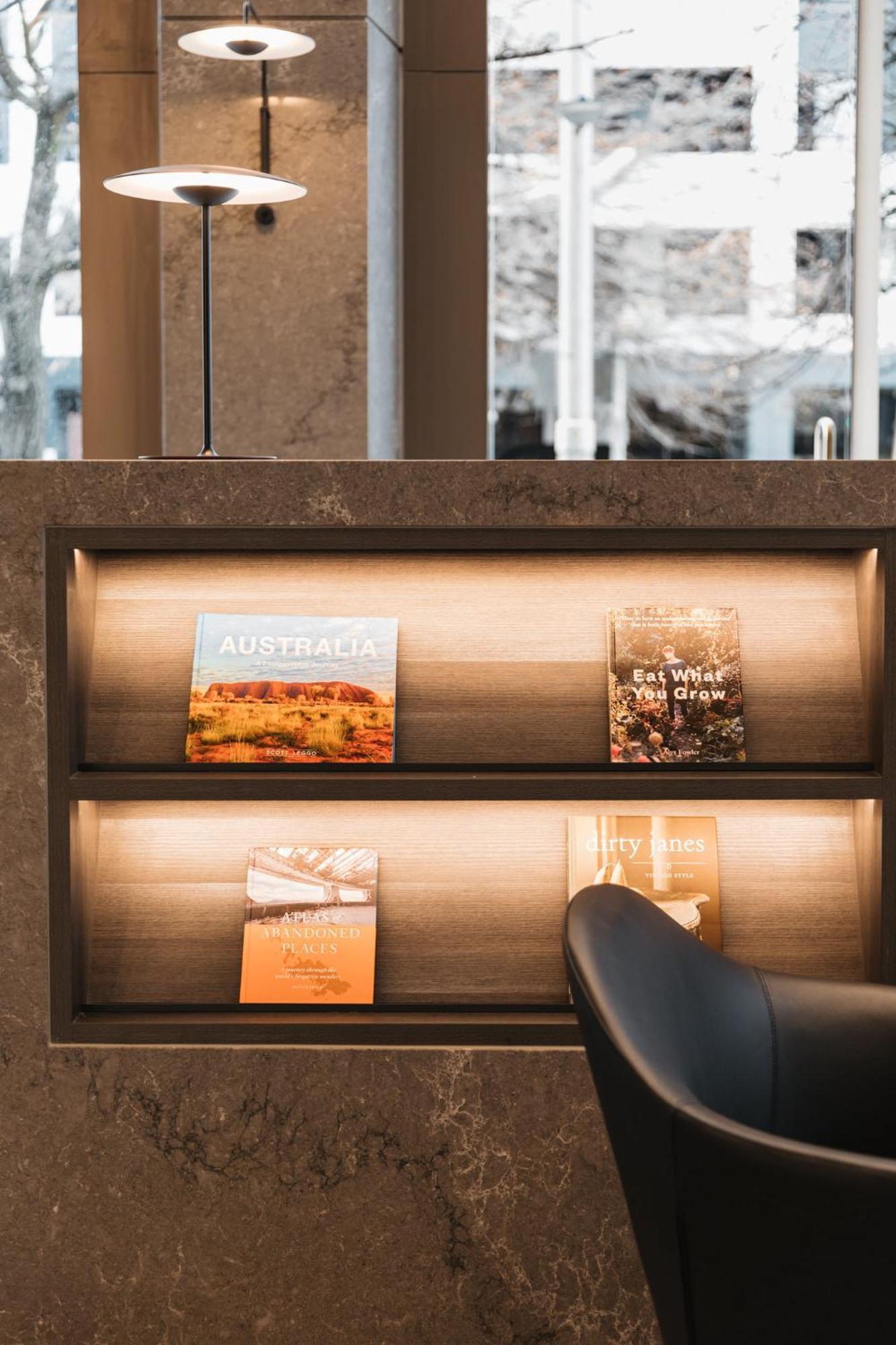 Meriton Suites Canberra Exterior foto A selection of magazines at the lounge