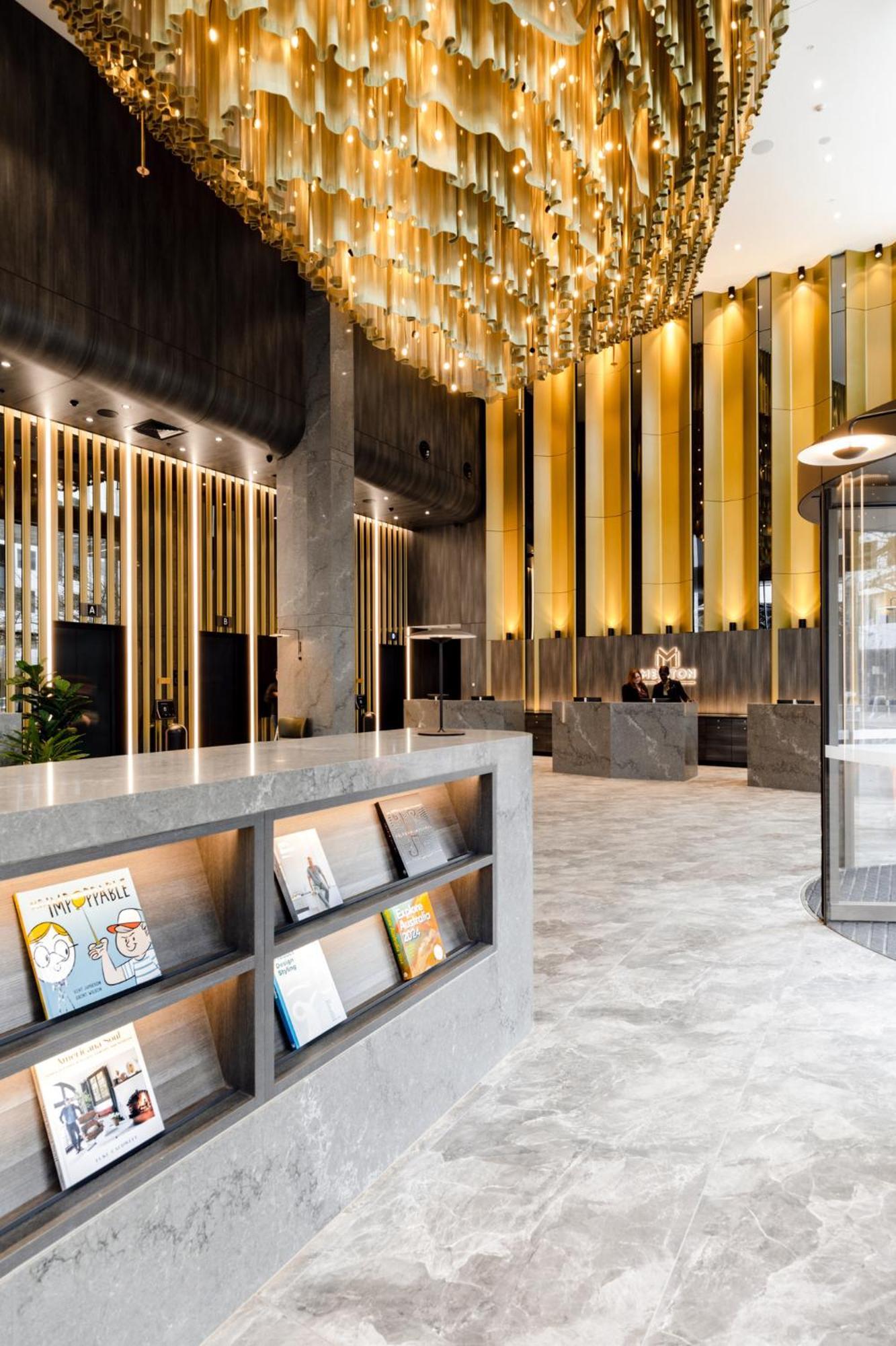 Meriton Suites Canberra Exterior foto The lobby of the hotel
