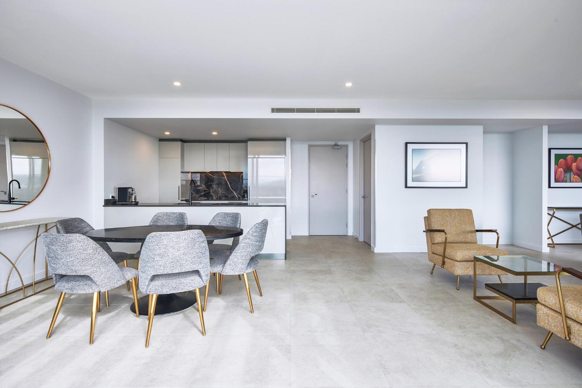 Meriton Suites Canberra Exterior foto A typical apartment interior