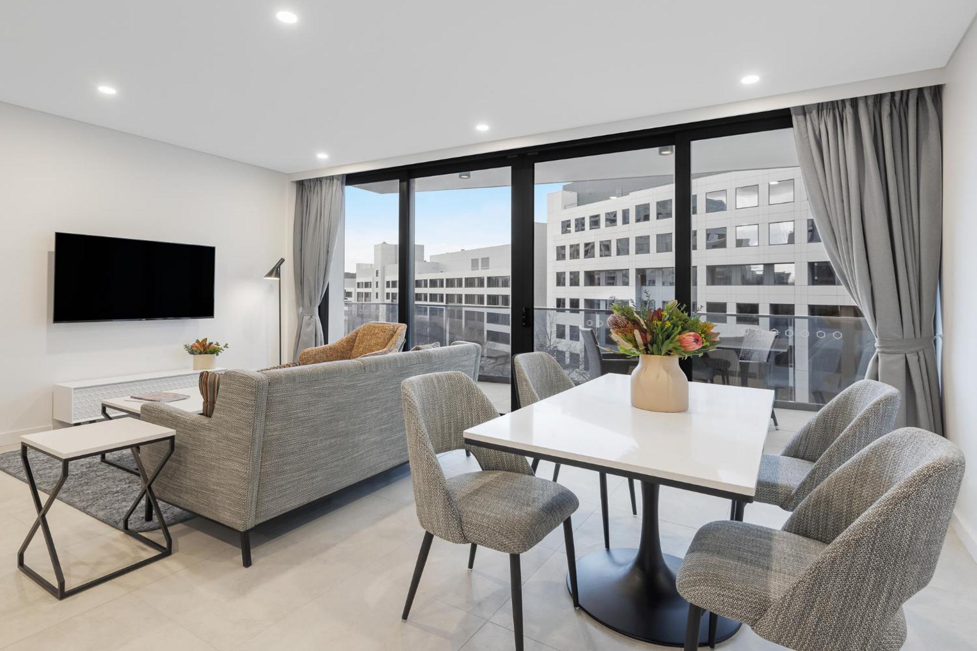 Meriton Suites Canberra Exterior foto The interior of a typical apartment