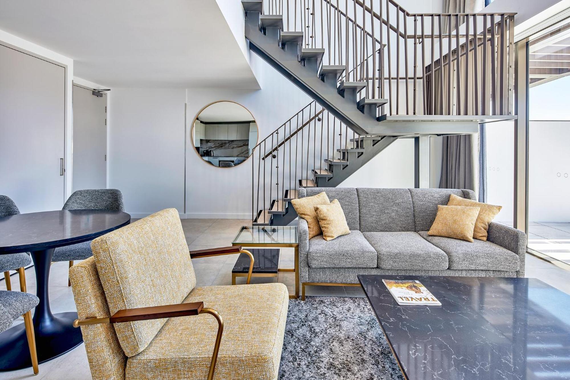 Meriton Suites Canberra Exterior foto Interior of a home in the neighborhood