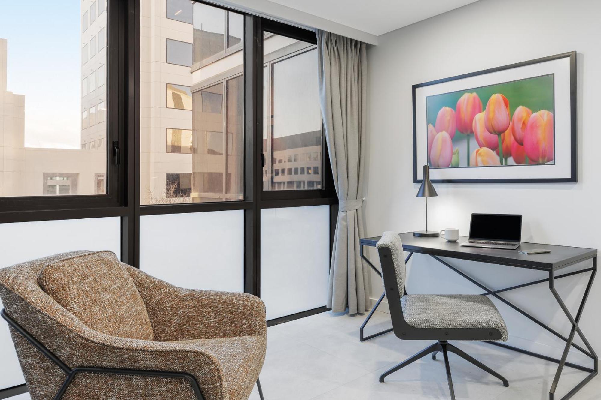 Meriton Suites Canberra Exterior foto A typical apartment at The Met