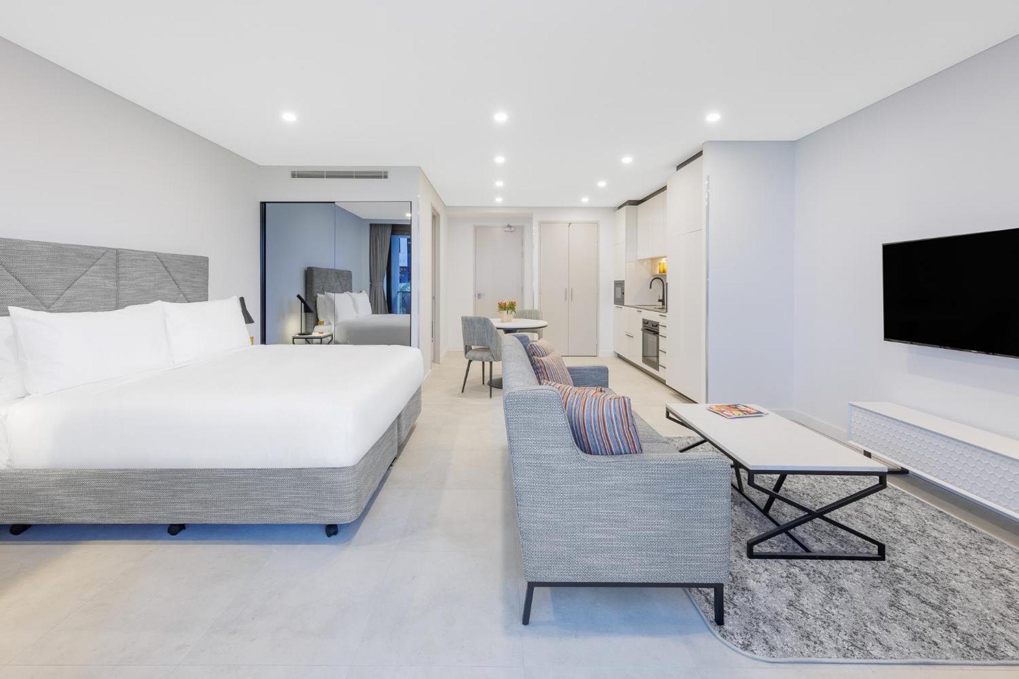 Meriton Suites Canberra Exterior foto Studio apartment